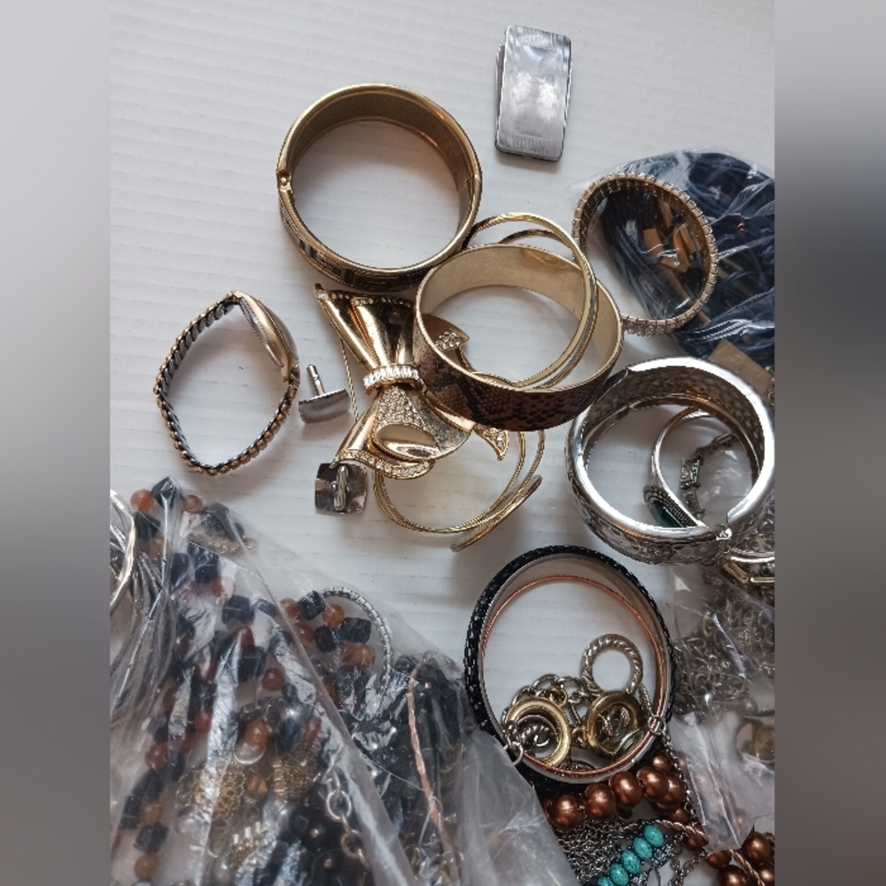 3+ lbs Lot Costume Jewelry VTG  Modern Junk Art Craft Wear Resell *LOOK* - Picture 9 of 11